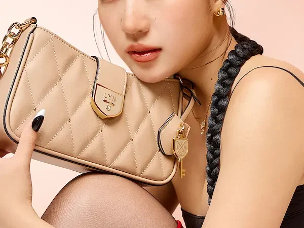 LYN ฉลอง 25 ปี ล่าสุดเปิดตัวแคมเปญ “Born To Shine” กับ ก้อย-อรัชพร โภคินภากร ไอคอนแห่งแฟชั่นที่เปล่งประกายในทุกบทบาท