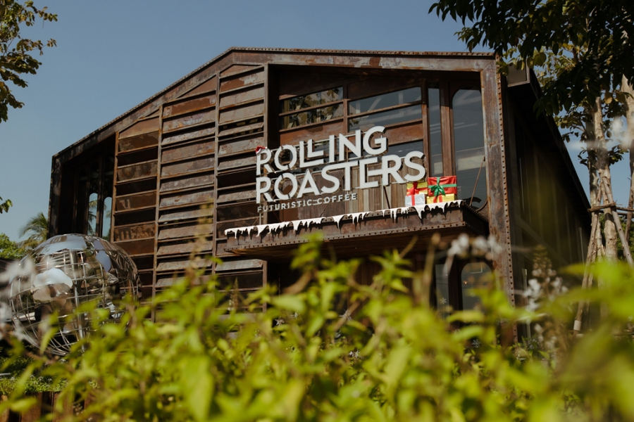  ‘ ROLLING  ROASTERS ’  โลกของกาแฟใบที่สี่ กำเนิดขึ้นภายใต้คอนเซปต์  Futuristic Coffee สื่อถึงความล้ำสมัยสู่โลกแห่งอนาคต “World rolls, We roll”