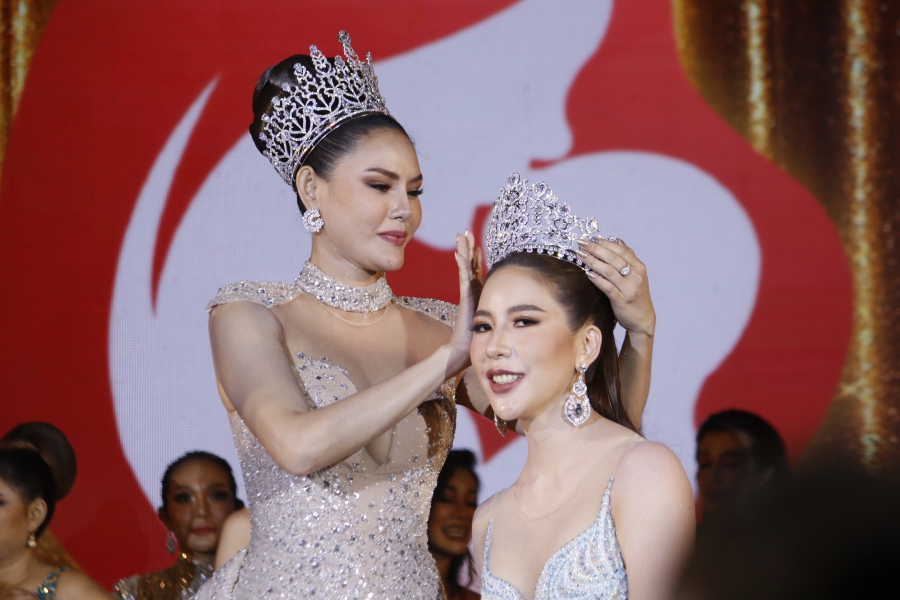 “ดร.พิมพ์ขวัญ บุญจิตต์พิมล “ คว้ามงกุฎ Mrs.Thailand World 2022