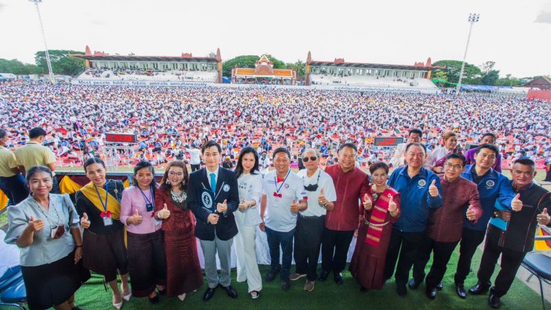 ททท. และจังหวัดสุรินทร์ ประกาศความสำเร็จลงบน Guinness World Record พับตุ๊กตาช้างด้วยผ้าพื้นเมืองสุรินทร์จำนวนมากที่สุดในโลก!