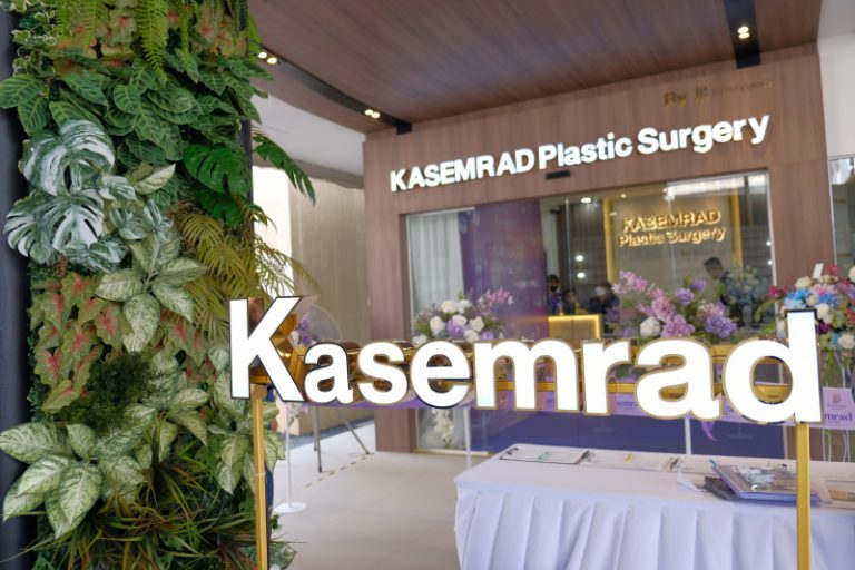 “แก้มบุ๋ม ควง พีท”ออกงาน Grand opening ศูนย์ Kasemrad Plastic Surgery By Bujeong”