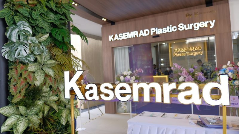 “แก้มบุ๋ม ควง พีท”ออกงาน Grand opening ศูนย์ Kasemrad Plastic Surgery By Bujeong”