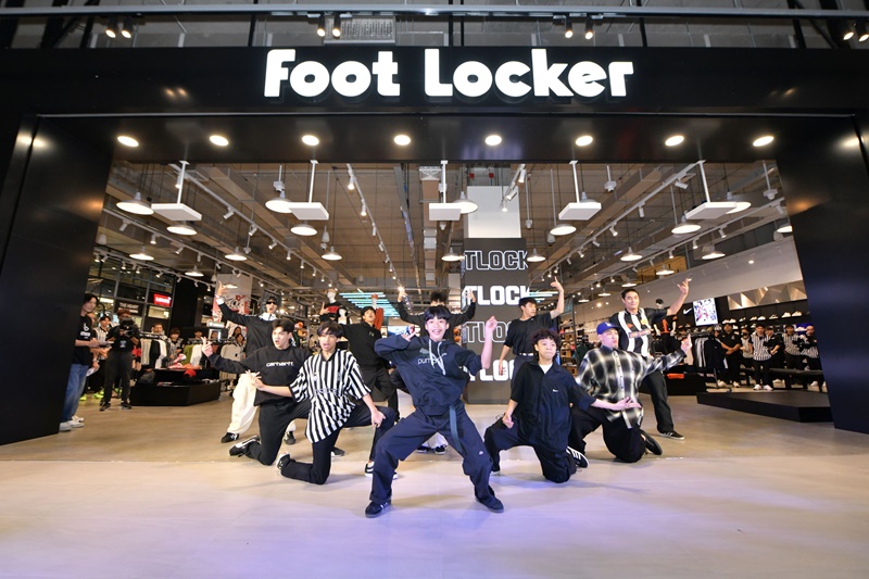 Foot Locker เปิดสาขาที่สองในประเทศไทยที่ EMSPHERE แลนด์มาร์คแห่งใหม่ ใจกลางสุขุมวิท ตอกย้ำการเป็นเดสติเนชั่นสำหรับสายสตรีทแฟชั่นและบาสเกตบอล