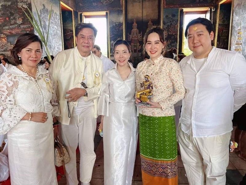 “นุ้ย สุจิรา” เสริมมงคลชีวิต! มูลนิธิโอเคไลฟ์ ร่วมพิธีครอบครู “พระพิราพ” ครั้งยิ่งใหญ่ประจำปี 2567