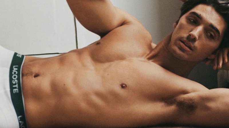 “เทย์เลอร์ ซาคาร์ เปเรซ” ขึ้นแท่นแบรนด์แอมบาสเดอร์ “Lacoste Underwear” คนล่าสุด นักแสดงหนุ่มฮอตที่โด่งดังจากบทบาทนักแสดง LGBTQIA+ ในซีรีส์ชื่อดังอย่าง “รักของผมกับเจ้าชาย” (Red, White & Royal Blue)