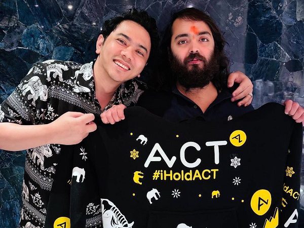 แอ็คมี่ เปิดภาพสุด Exclusive คนไทยหนึ่งเดียว กอดคอ อนันต์ อัมบานี พร้อมมอบเสื้อ #iHoldACT ลายช้างเผือกออกแบบพิเศษ ส่ง Soft Power ไทยสู่เวทีโลก !