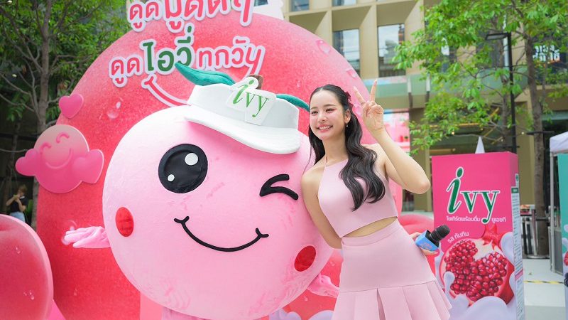 Ivy (ไอวี่) ส่งแคมเปญใหม่ สร้างประสบการณ์ความสดใส “ดูดมู้ดดีๆ ดูดไอวี่ทุกวัน” ยกความสดชื่นเสิร์ฟใจกลาง ปาร์ค สีลม นำทัพโดยพรีเซ็นเตอร์ “โบ เมลดา และ Mascot น้องพีชสุด Cute”
