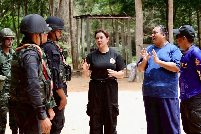 แม้ลงพื้นที่ช่วยชาติ ฝ่าแดด ฝ่าฝน มอบสิ่งของ-กำลังใจให้ทหารแนวชายแดนไทย-กัมพูชา แต่ “บุ๋ม ปนัดดา” มีเคล็ดลับสุขภาพดี ร่างกายแข็งแรง ดูสวยสดใส