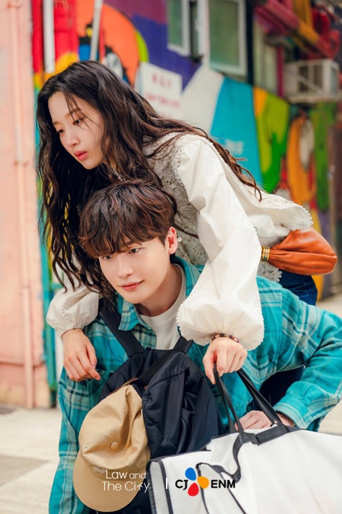 ความรักที่ผลิบานกลางฮ่องกง: ตามรอยสถานที่ในซีรีส์ “Law and the City” จากช่อง tvN