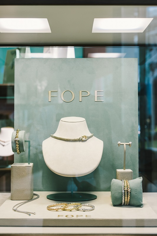SCINTILLA GIOIELLI เปิดตัว FOPE 2025 คอลเลกชัน สง่างามเหนือกาลเวลา พร้อม Friend of FOPE คนแรกของประเทศไทย ‘เอมมี่-มรกต’