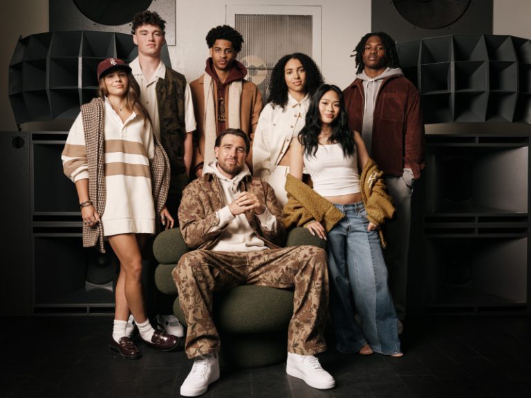 American Eagle เปิดตัวคอลเลกชั่นพิเศษ AE x Tru Kolors by Travis Kelce