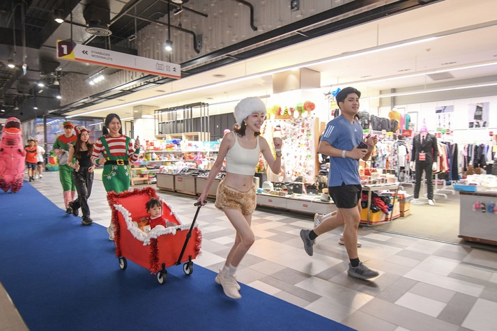 Bravo Go Run! งานวิ่งกลางห้างสุดสร้างสรรค์ เติมสีสันด้วยธีมเทศกาลปลายปี เพื่อประชาสัมพันธ์ลู่วิ่งในห้าง Bravo BKK