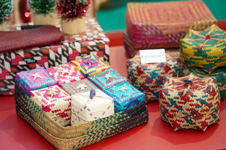 ไอคอนคราฟต์ ชวนส่งความสุขผ่าน “A Gift from Thai Craft” เซ็ตของขวัญเปี่ยมคุณค่าจากภูมิปัญญาไทยทั่วประเทศ มอบคำอวยพรความหมายดีถึงคนที่รัก พร้อมสนับสนุนช่างฝีมือและชุมชนทั่วไทย