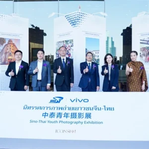 ไอคอนสยาม ชวนสัมผัสประสบการณ์ชีวิตเยาวชนไทย-จีน ผ่านนิทรรศการภาพถ่าย ฉายภาพความสำเร็จของนักเรียนทุนจากมหาวิทยาลัย HUST วันนี้ – 18 ม.ค. 69