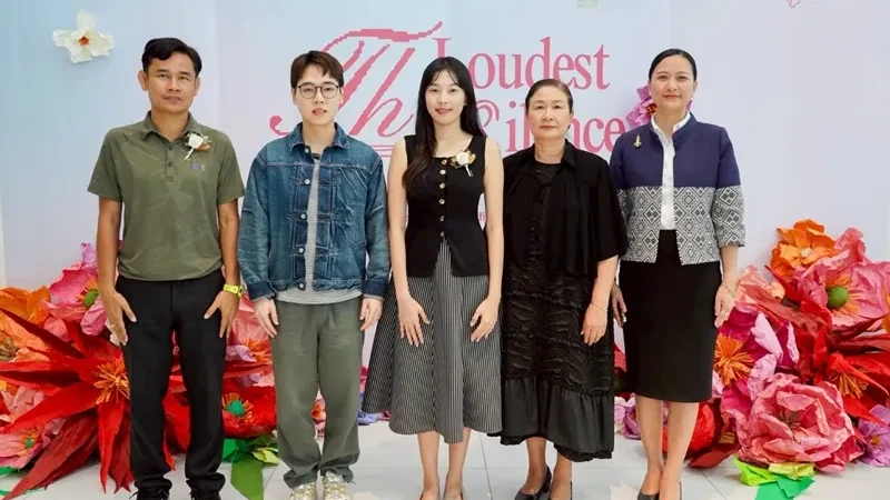 ไอคอนสยาม ชวนฟังเสียงที่ดังที่สุดในความเงียบ ผ่านนิทรรศการ “The Loudest Silence” นำเสนอ 31 ผลงานศิลปะจากศิลปินหูหนวก พร้อมกิจกรรมสร้างสรรค์เพื่อทุกคน