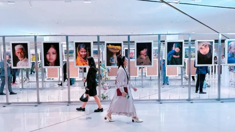 บังกลาเทศจัดงานเฉลิมฉลองครบรอบ 55 ปีวันเอกราชของชาติ พร้อมนิทรรศการภาพถ่ายระดับโลกผ่านเลนส์ “เดวิด เลา” สะท้อนจิตวิญญาณแห่งบังกลาเทศ