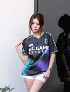 “เสื้อเจอร์ซีย์อีสปอร์ต” บุกฟีดครีเอเตอร์ไทย จากยูนิฟอร์มในเกม สู่ไอเทมสตรีทแวร์ที่เริ่มถูกหยิบมาใส่ในชีวิตประจำวัน