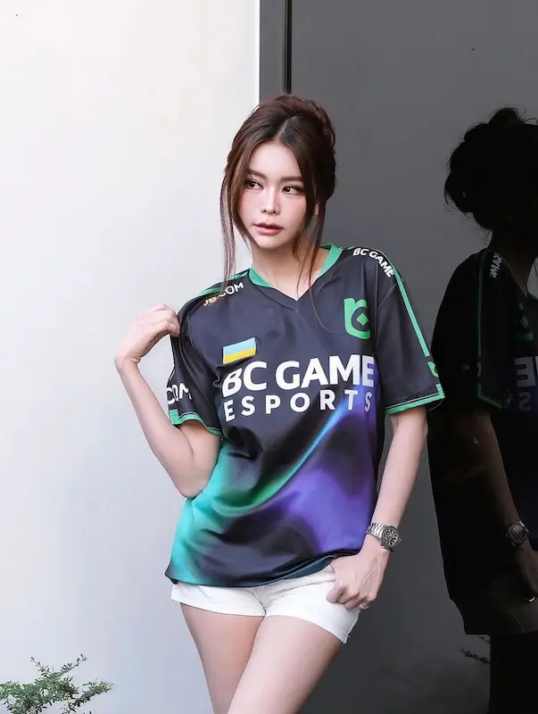“เสื้อเจอร์ซีย์อีสปอร์ต” บุกฟีดครีเอเตอร์ไทย จากยูนิฟอร์มในเกม สู่ไอเทมสตรีทแวร์ที่เริ่มถูกหยิบมาใส่ในชีวิตประจำวัน