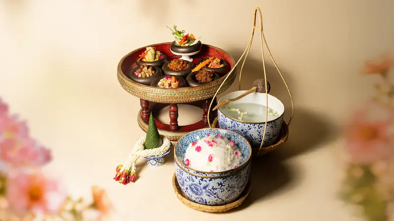 สัมผัสเสน่ห์ฤดูร้อนแบบไทย กับ “ข้าวแช่” เมนูคลายร้อนสุดประณีต ตลอดเดือน ที่ ห้องอาหาร ซาวิโอ โรงแรม ชาเทรียม แกรนด์ กรุงเทพฯ