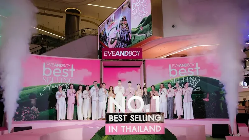 “ใบเตย สุวพิชญ์” เสิร์ฟบิวตี้ลุคสุดโกลว์ พร้อมด้วย “นนท์ ธนนท์” และ 6 หนุ่ม “CIR*CRL” ระเบิดความมันส์ ในงาน “EVEANDBOY BEST SELLING AWARDS 2025” ตอกย้ำบัลลังก์บิวตี้สโตร์เบอร์ 1 ของไทย!