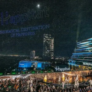 ประวัติศาสตร์หน้าใหม่! Happitat ฉลองเปิดตัวสุดตระการตา เนรมิตผืนดินจรดผืนฟ้ากว่า 2 แสนตารางเมตร พร้อมโชว์โดรน 2,222 ลำ ทุบสถิติประเทศไทย “โจว อี้หราน” นำทัพศิลปินกว่า 100 ชีวิต ร่วมสร้าง Festival of Happiness ปรากฏการณ์แห่งความสุข